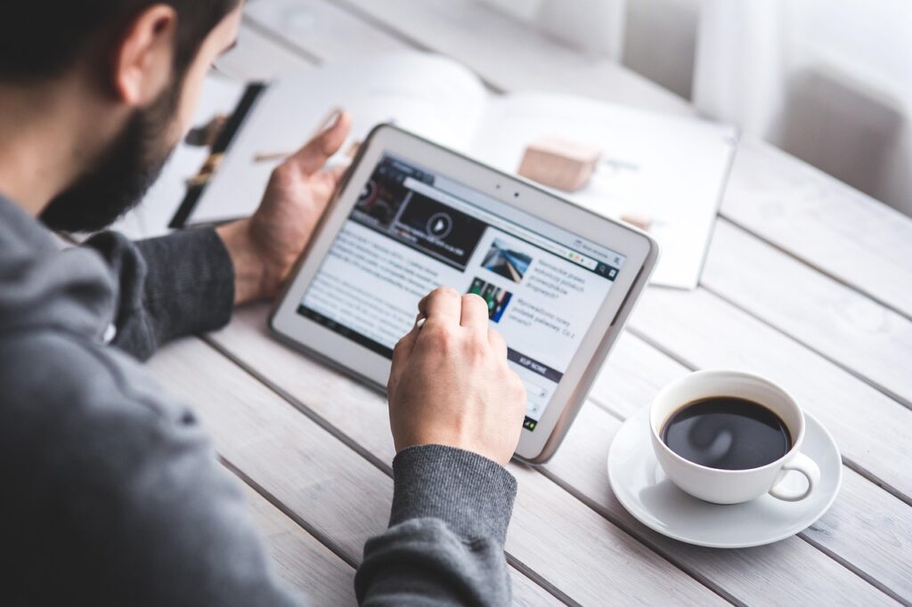 man, reading, touchscreen, blog, coffee cup, digital, tablet, working, screen, touching, touch, samsung, stylus, pen, technology, device, coffee, cup
